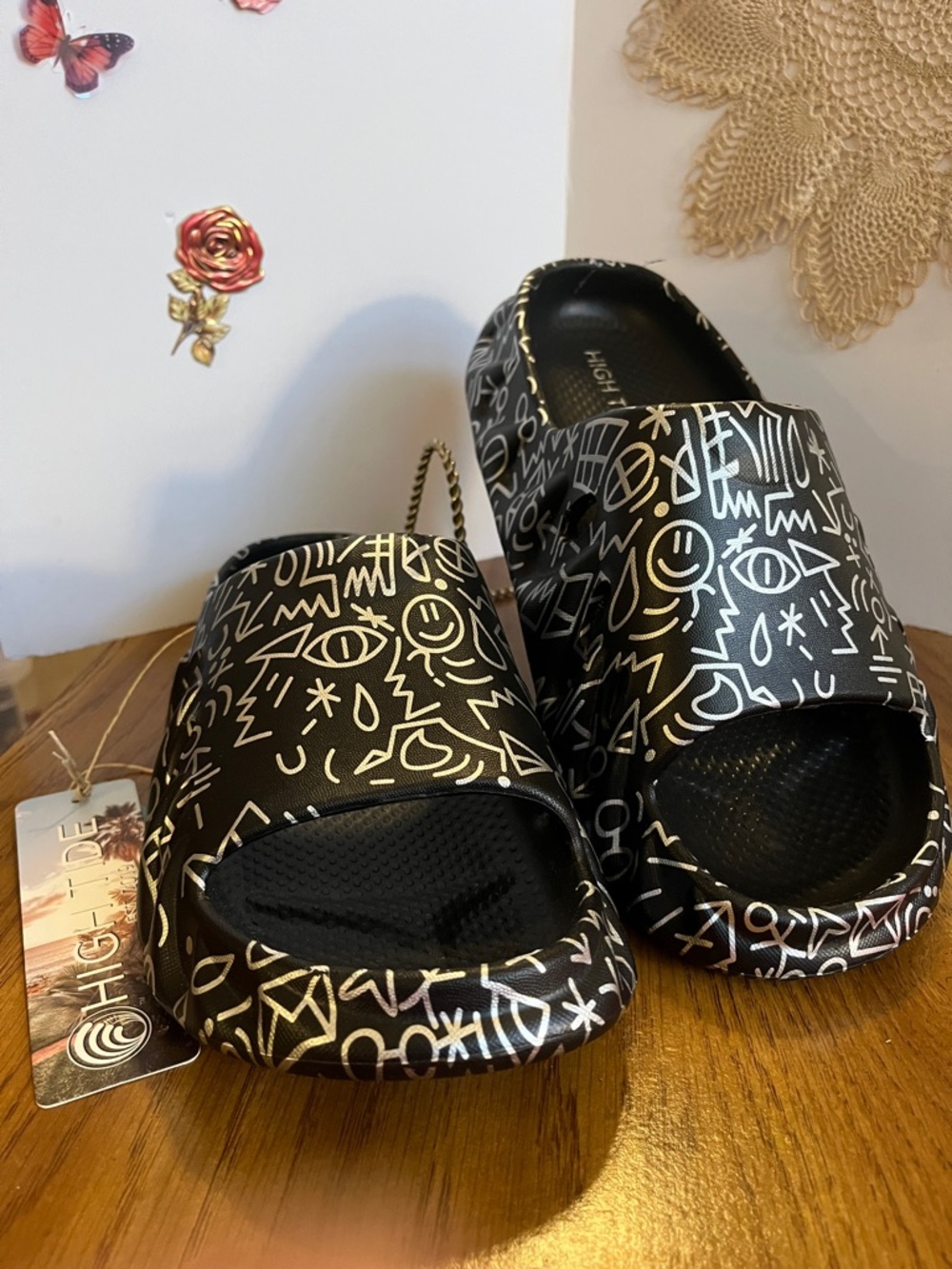 HIGH TIDE SLIP IN’S SIZE FIT ME (10women’s) IT SAY THEY ARE A GRAFFITI SLIDE M